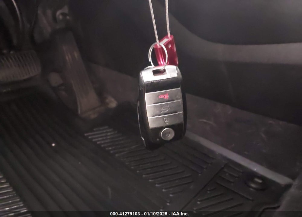 2017 KIA SORENTO 2.4L LX VIN: 5XYPGDA30HG264920
