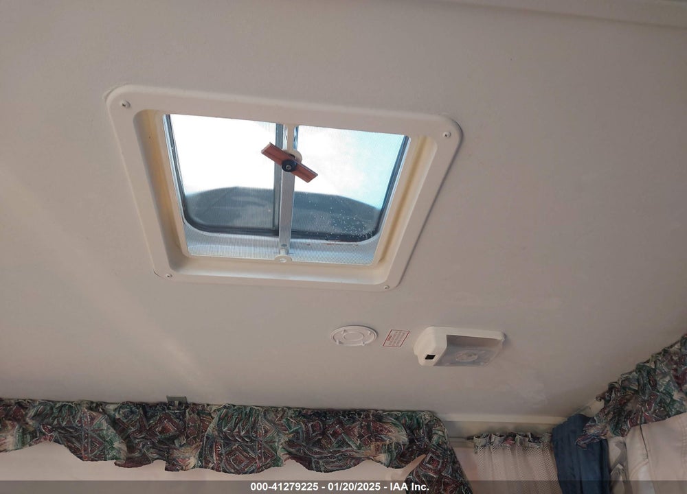 2000 FOREST RIVER ROCKWOOD FREEDOM 161 VIN: 4X4CFM415YD153882