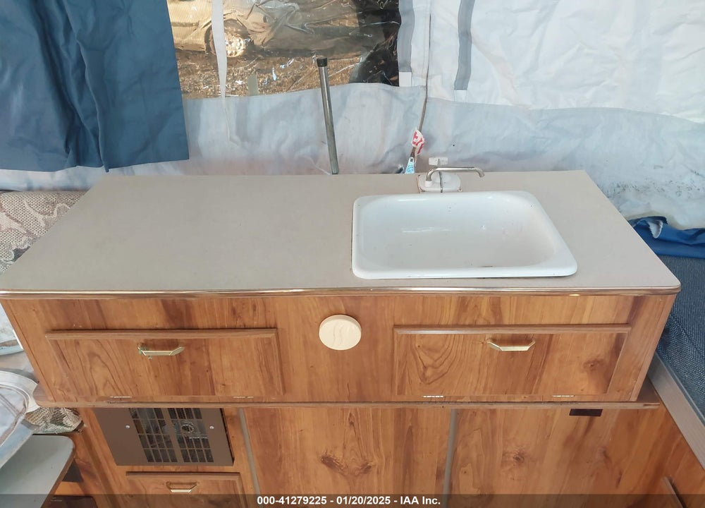 2000 FOREST RIVER ROCKWOOD FREEDOM 161 VIN: 4X4CFM415YD153882
