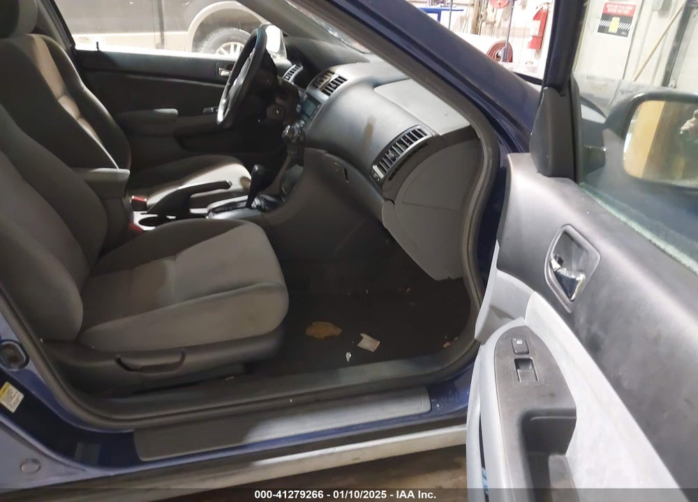 2005 HONDA ACCORD 2.4 LX VIN: 1HGCM56455L005226