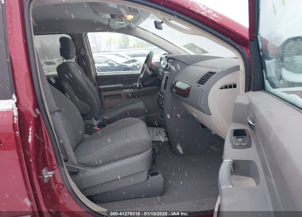 2010 CHRYSLER TOWN & COUNTRY NEW LX VIN: 2A4RR2D12AR357189