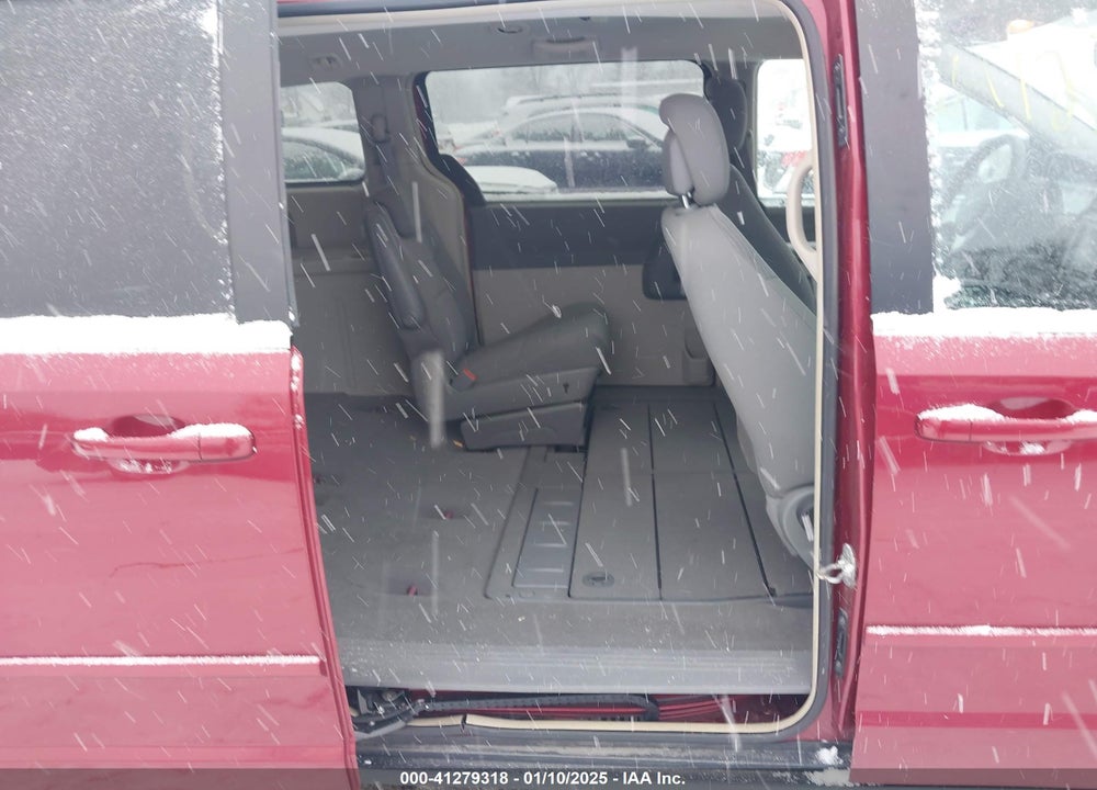 2010 CHRYSLER TOWN & COUNTRY NEW LX VIN: 2A4RR2D12AR357189