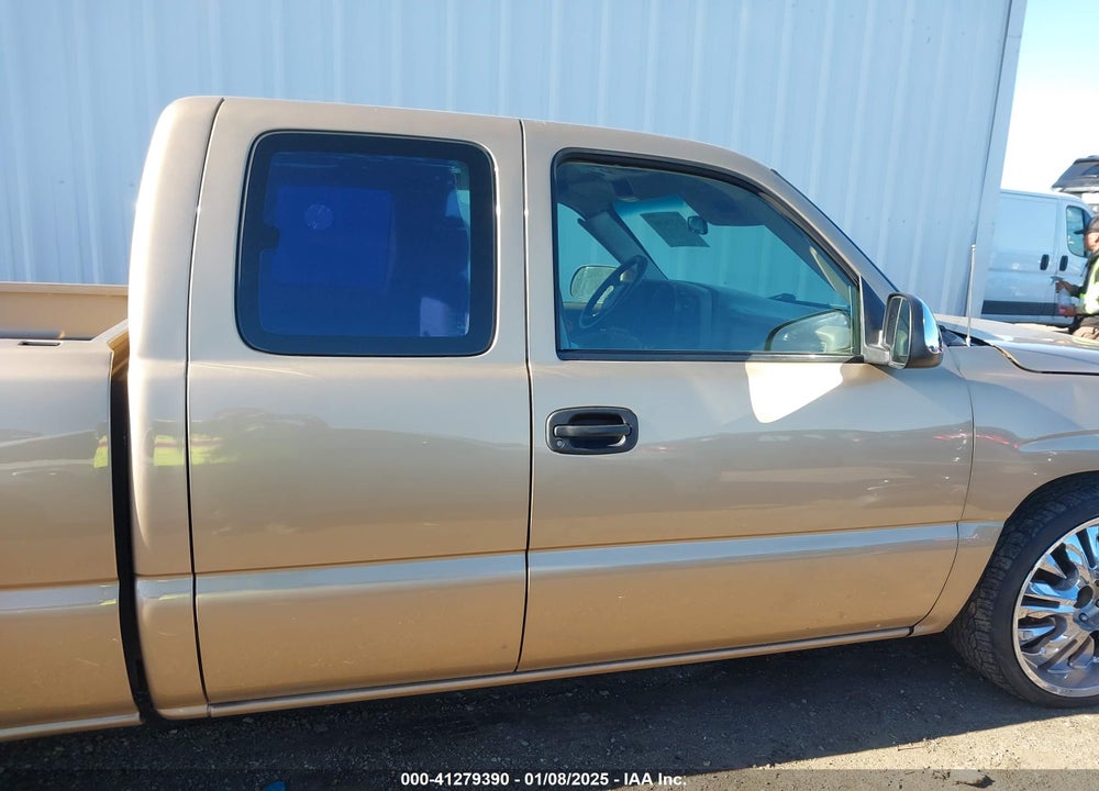 2001 CHEVROLET SILVERADO 1500 LS VIN: 2GCEC19V111172397