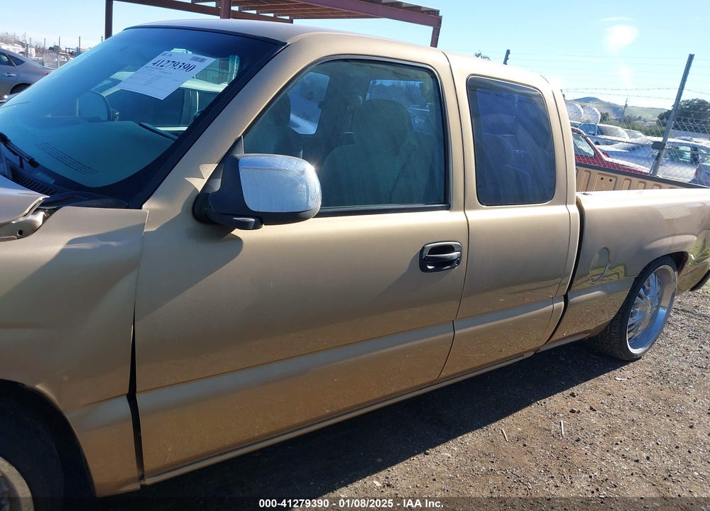 2001 CHEVROLET SILVERADO 1500 LS VIN: 2GCEC19V111172397