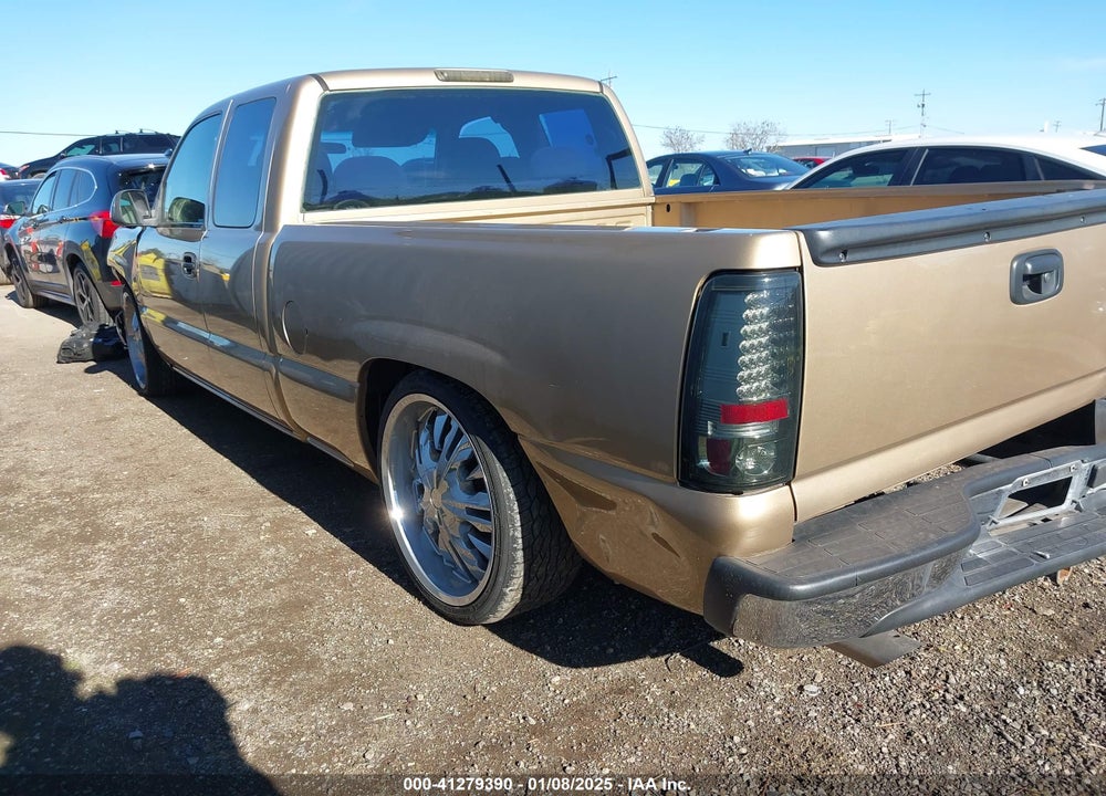 2001 CHEVROLET SILVERADO 1500 LS VIN: 2GCEC19V111172397