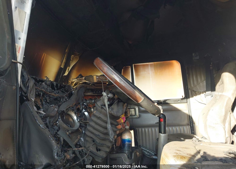 2004 KENWORTH CONSTRUCTION W900 VIN: 1XKWDB9X64J052697