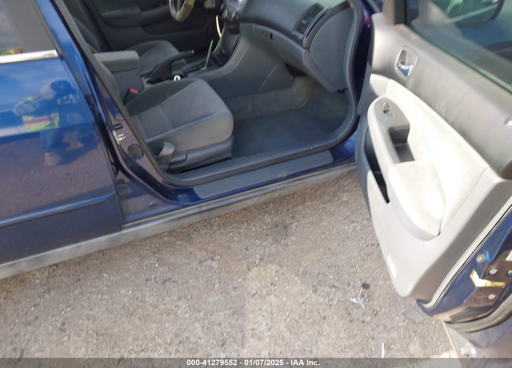 2004 HONDA ACCORD 2.4 LX VIN: 1HGCM56334A150489