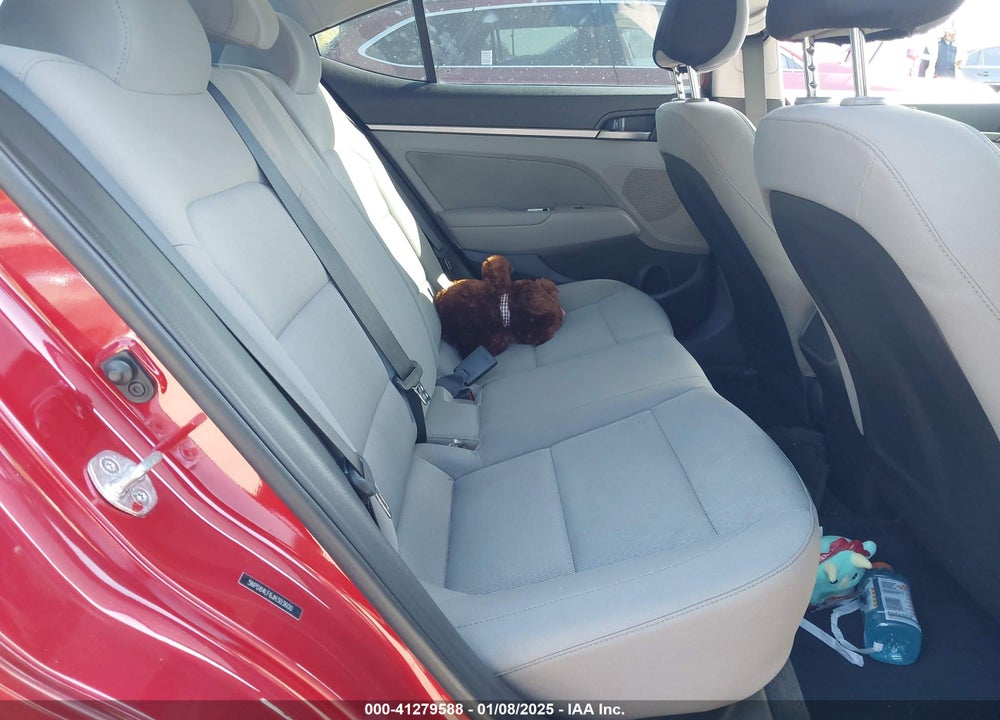 2018 HYUNDAI ELANTRA VIN: 5NPD84LF6JH303600