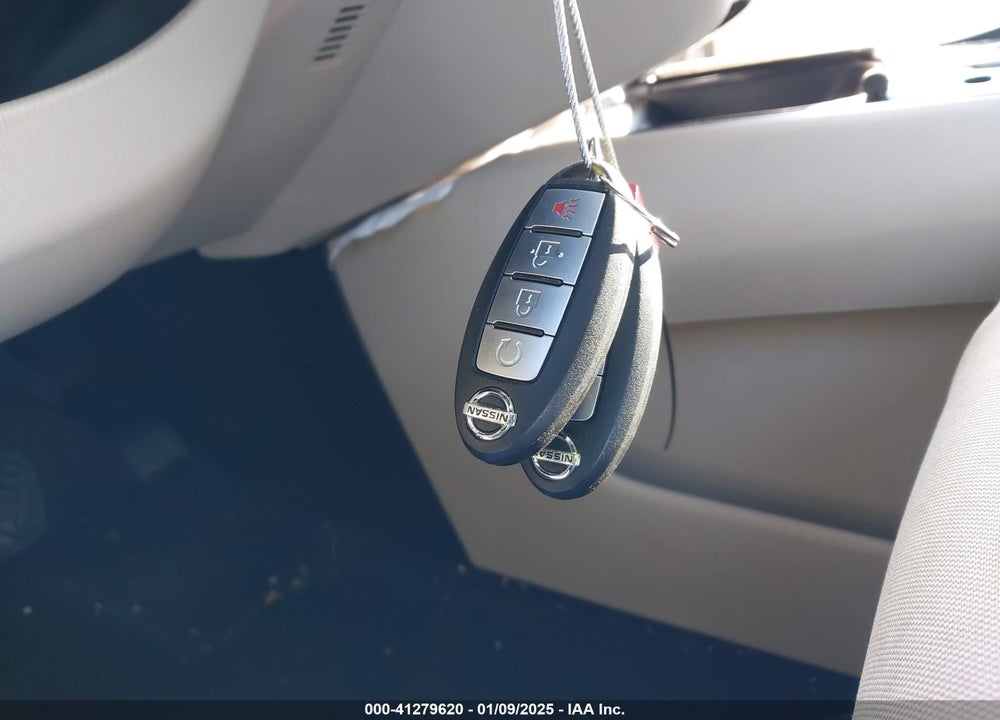 2017 NISSAN PATHFINDER SV VIN: 5N1DR2MM0HC688698
