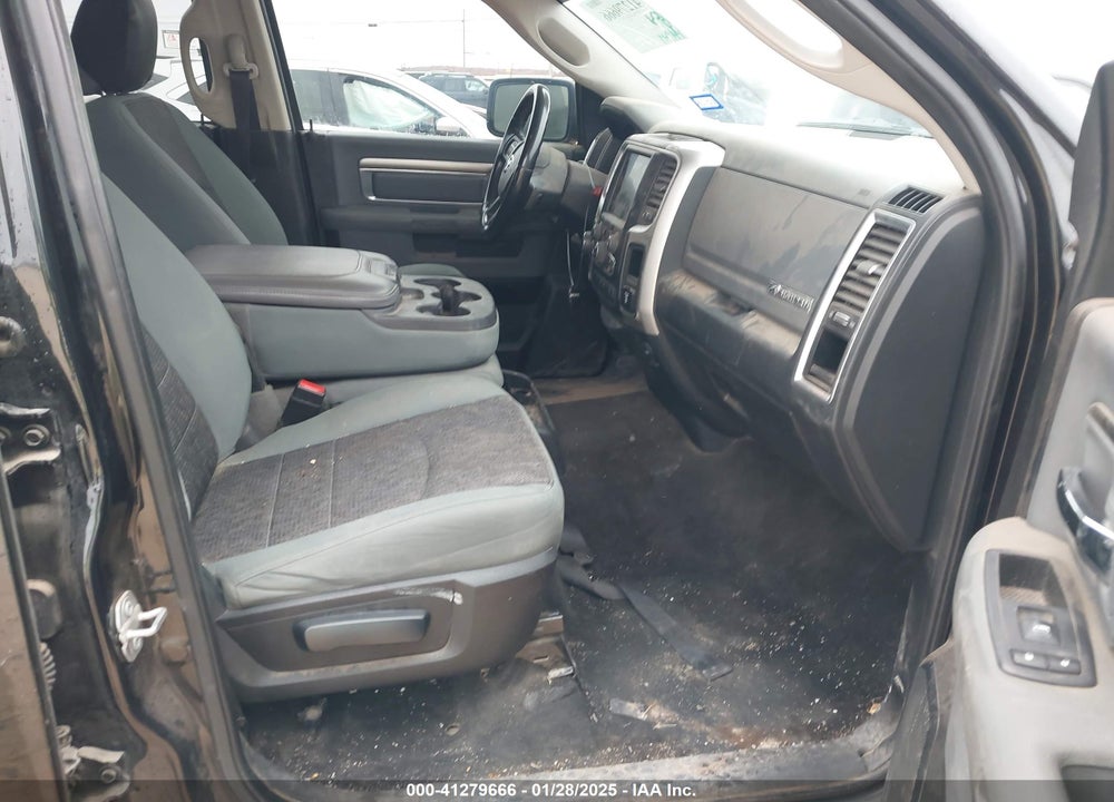 2017 RAM 1500 VIN: 1C6RR6TT2HS735401