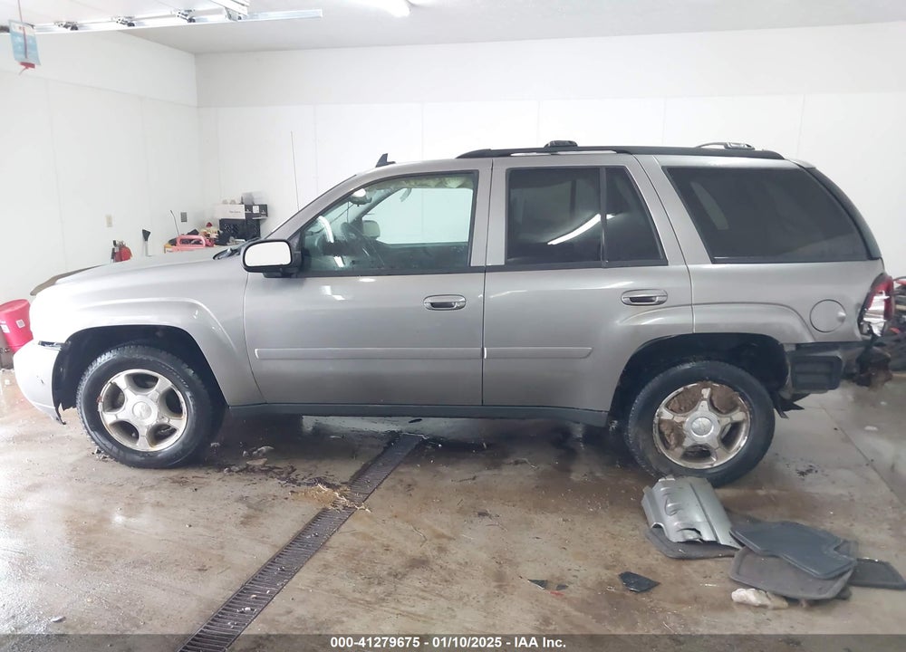 2008 CHEVROLET TRAILBLAZER LT VIN: 1GNDS13S182221113