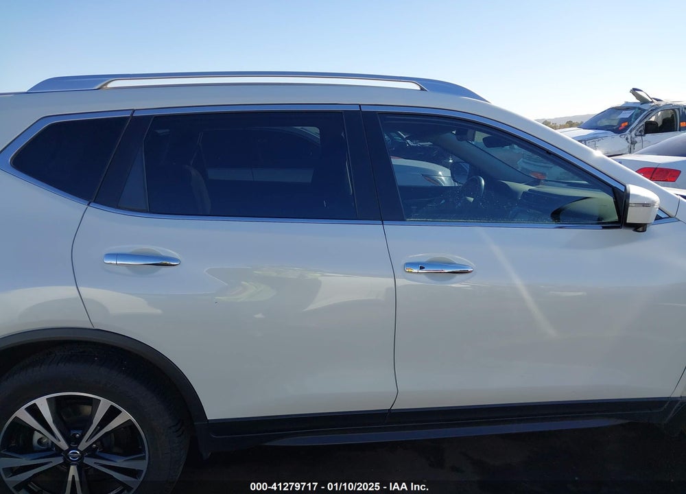 2020 NISSAN ROGUE SV FWD VIN: JN8AT2MT6LW037684