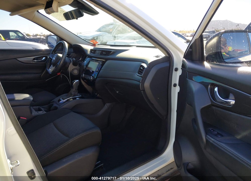 2020 NISSAN ROGUE SV FWD VIN: JN8AT2MT6LW037684