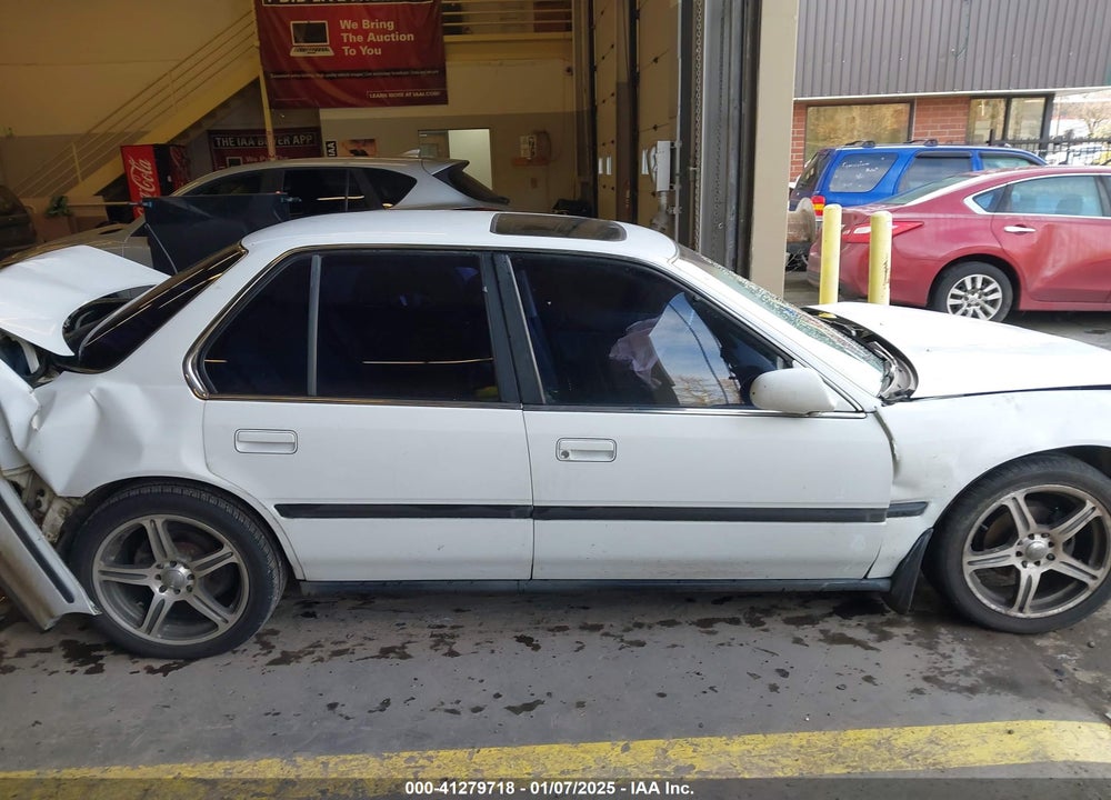 1992 HONDA ACCORD EX VIN: 1HGCB7678NA117624