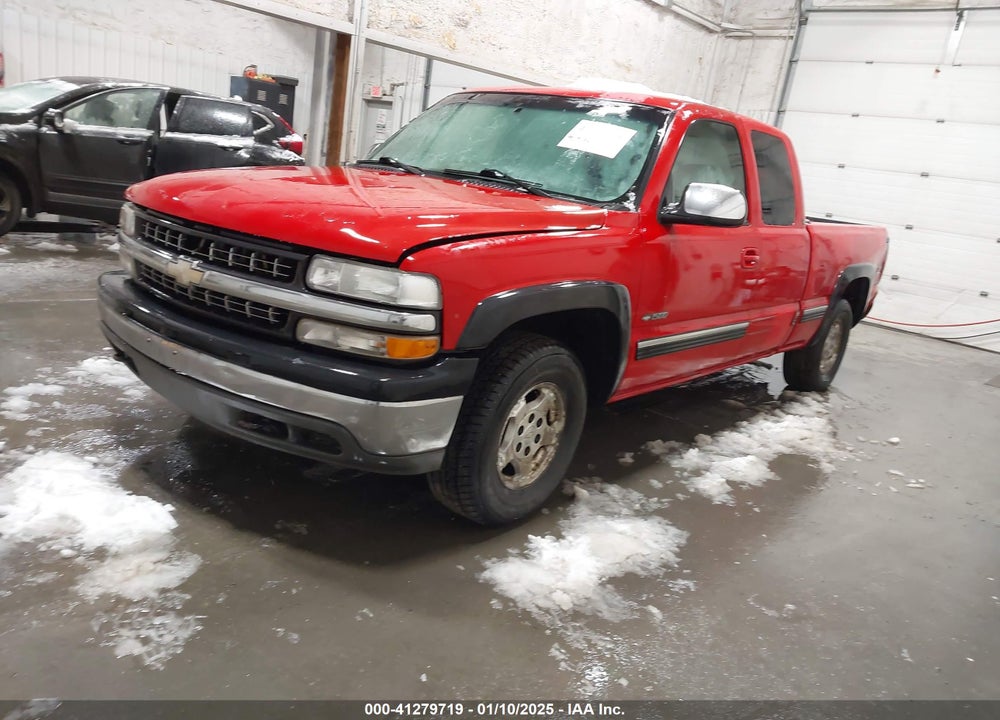 2002 CHEVROLET SILVERADO 1500 LS VIN: 2GCEK19T321221361