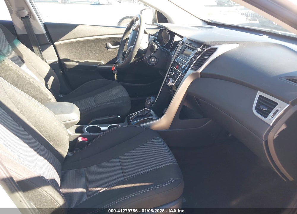 2017 HYUNDAI ELANTRA GT VIN: KMHD35LH8HU380924
