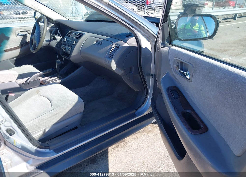 2002 HONDA ACCORD 2.3 SE VIN: 1HGCG56742A009003