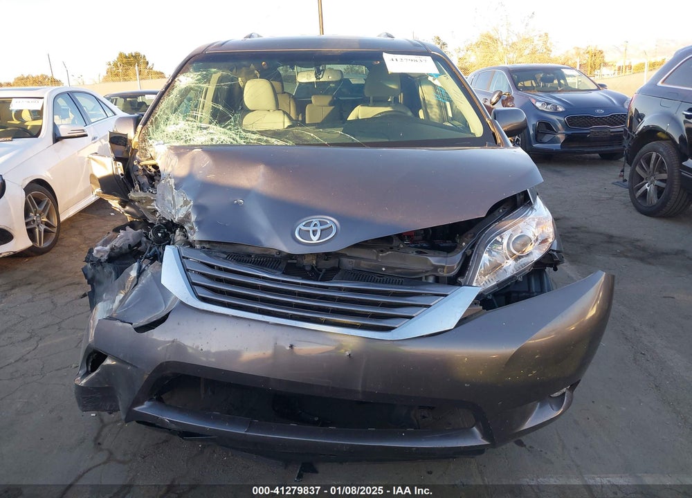 2017 TOYOTA SIENNA XLE 8 PASSENGER VIN: 5TDYZ3DC4HS870017
