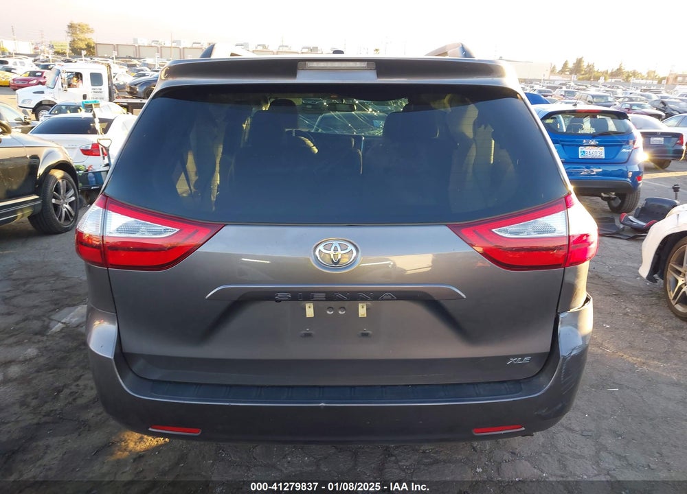 2017 TOYOTA SIENNA XLE 8 PASSENGER VIN: 5TDYZ3DC4HS870017