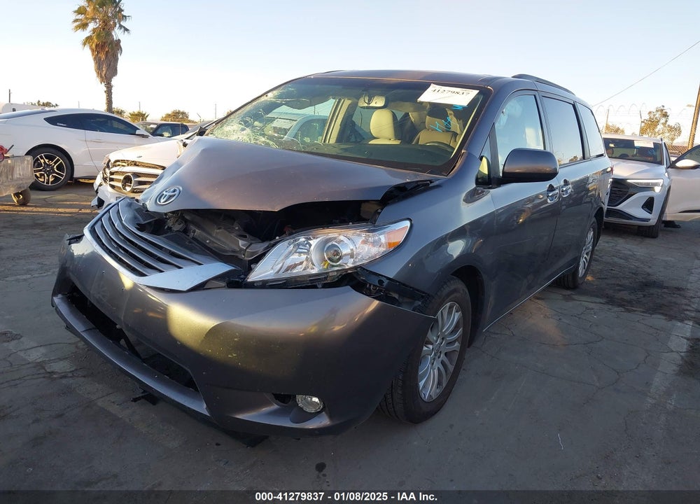 2017 TOYOTA SIENNA XLE 8 PASSENGER VIN: 5TDYZ3DC4HS870017