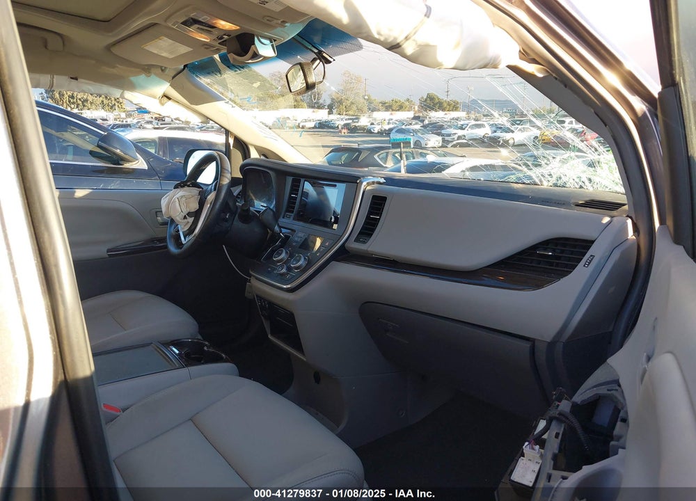 2017 TOYOTA SIENNA XLE 8 PASSENGER VIN: 5TDYZ3DC4HS870017
