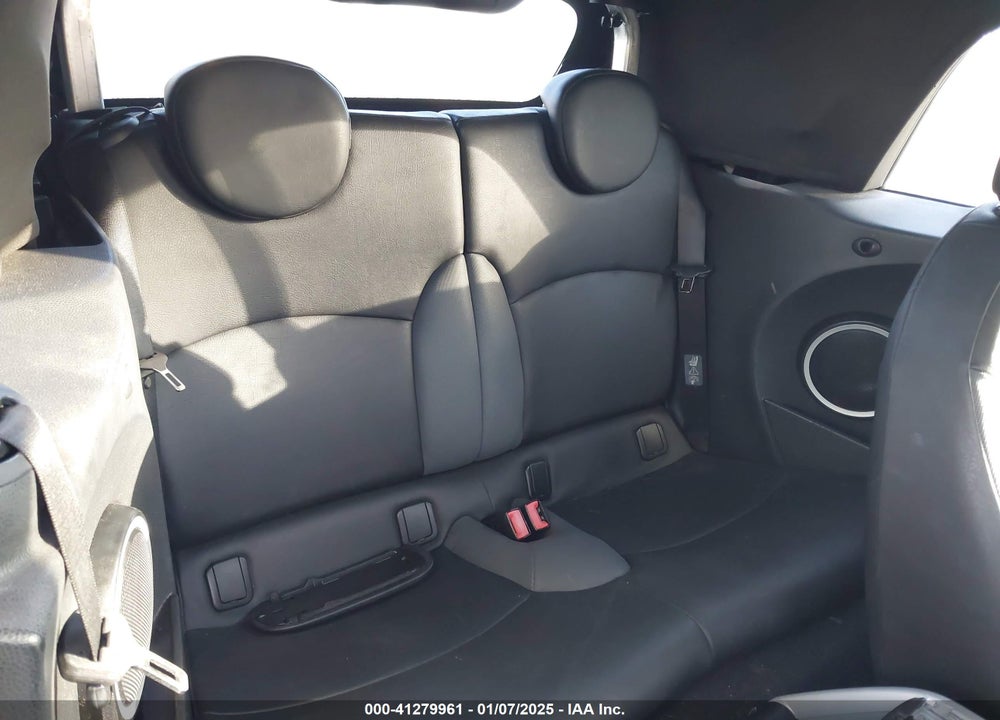 2009 MINI COOPER VIN: WMWMR33579TU95953
