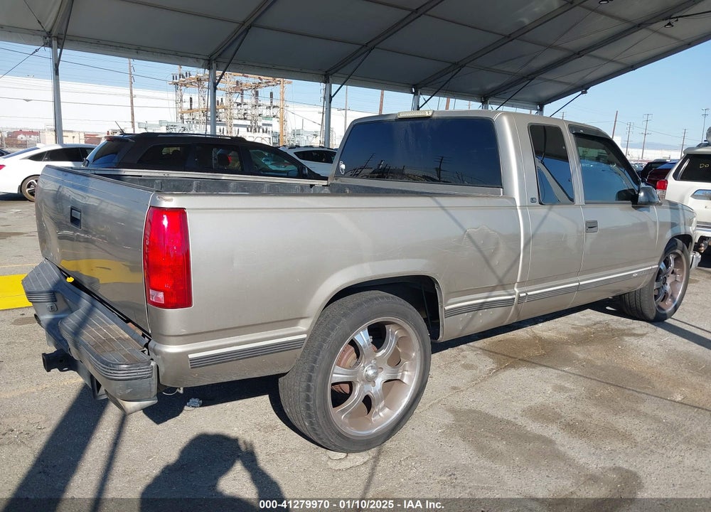 1999 CHEVROLET C1500 LS VIN: 1GCEC19R9XR147542