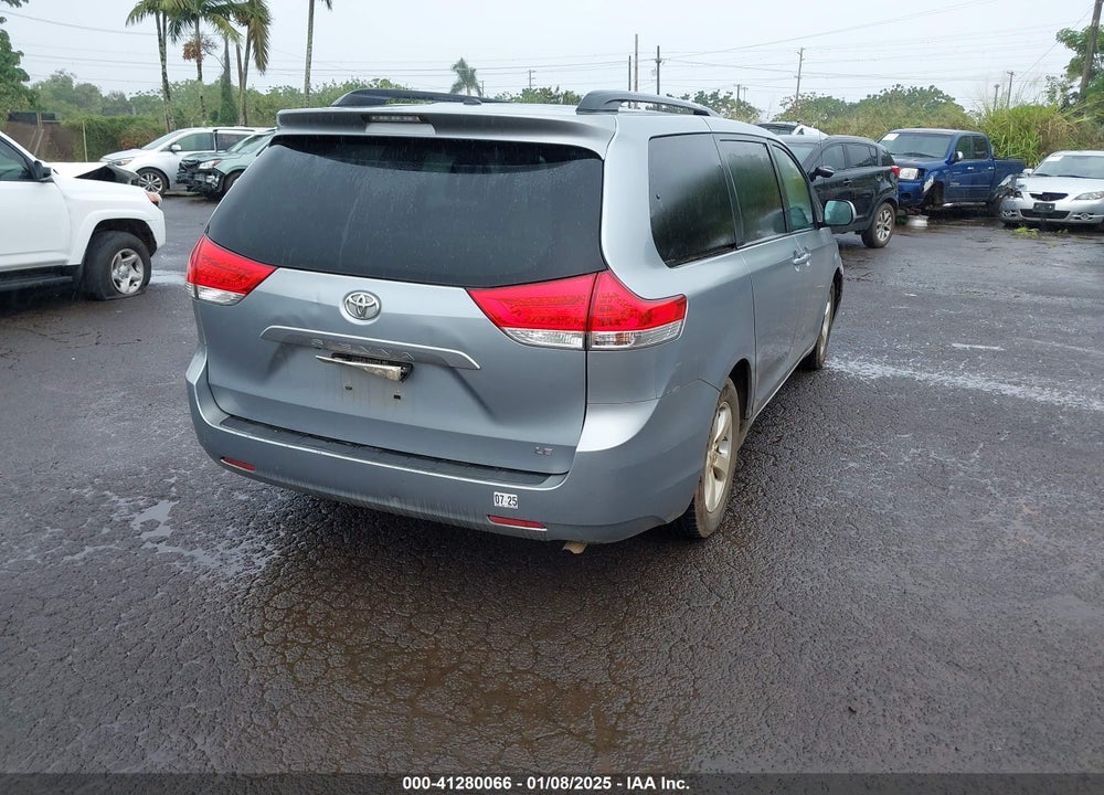 2013 TOYOTA SIENNA LE V6 7 PASSENGER AUTO ACCESS SEAT/LE V6 8 PASSENGER VIN: 5TDKK3DC1DS357909