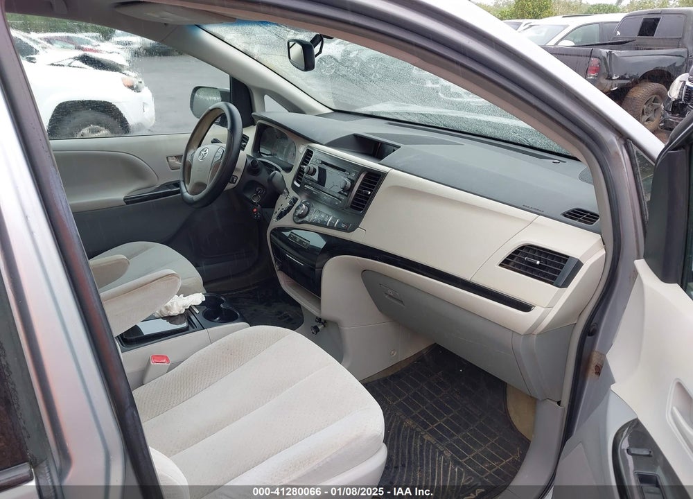 2013 TOYOTA SIENNA LE V6 7 PASSENGER AUTO ACCESS SEAT/LE V6 8 PASSENGER VIN: 5TDKK3DC1DS357909