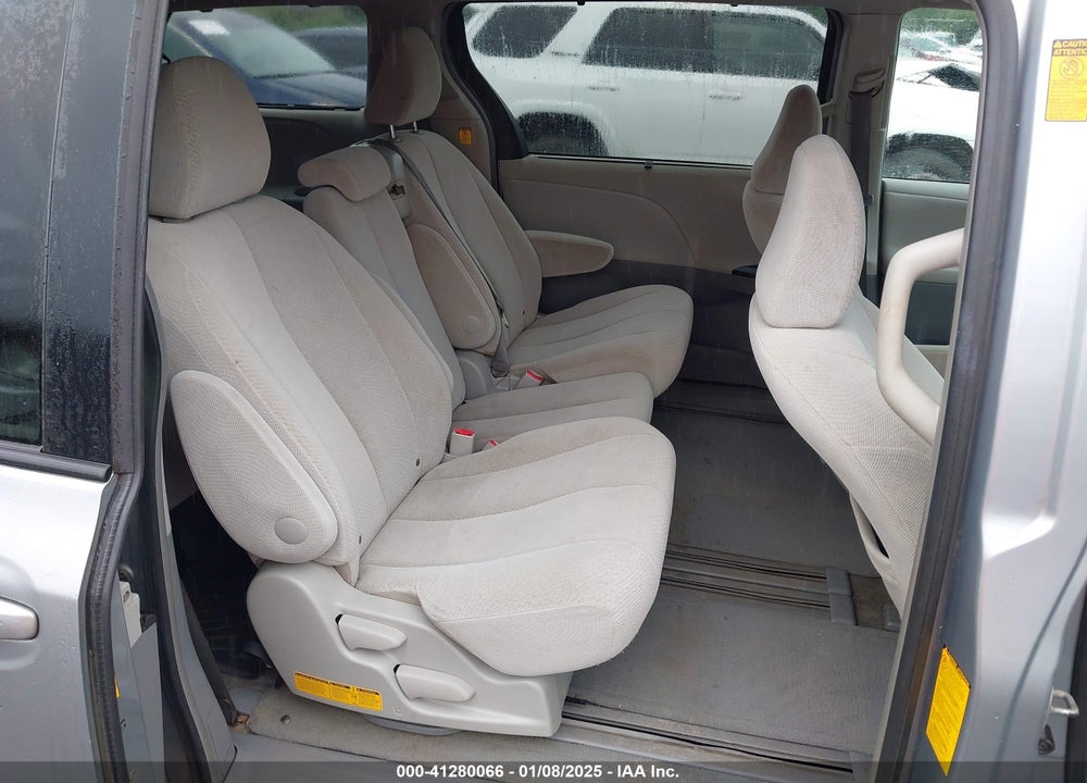 2013 TOYOTA SIENNA LE V6 7 PASSENGER AUTO ACCESS SEAT/LE V6 8 PASSENGER VIN: 5TDKK3DC1DS357909