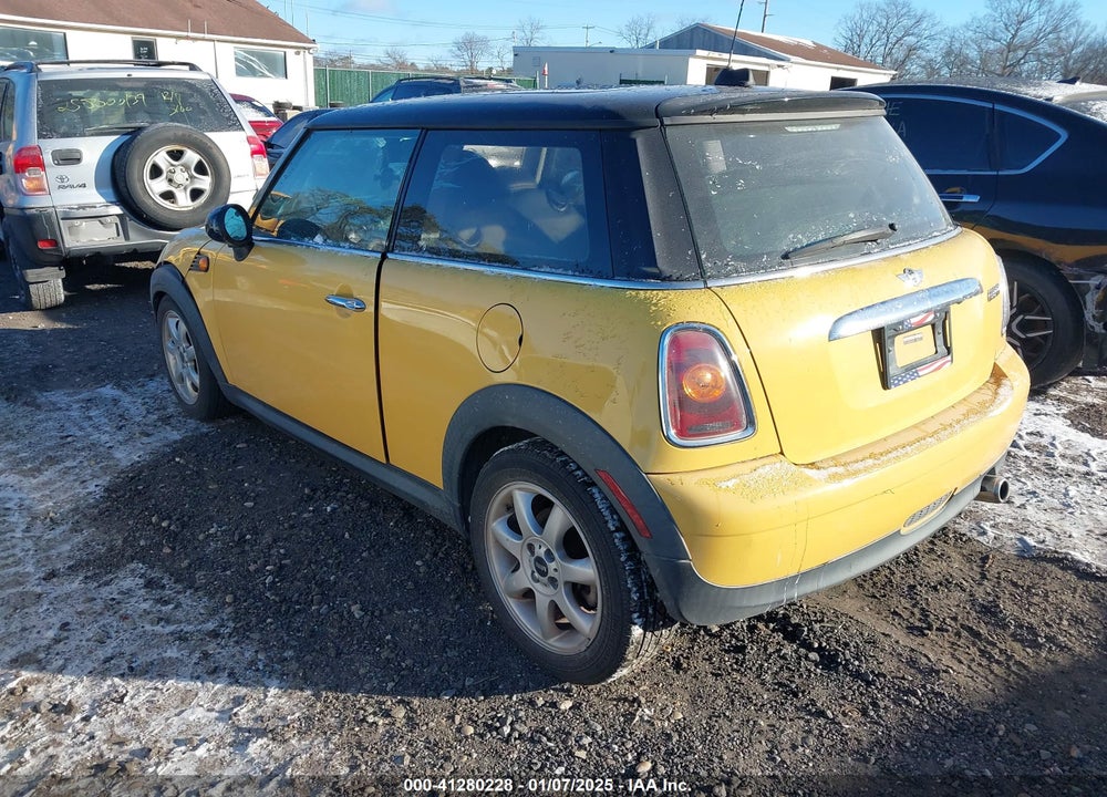 2009 MINI COOPER VIN: WMWMF33549TW78848