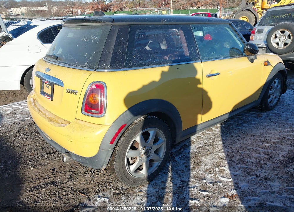 2009 MINI COOPER VIN: WMWMF33549TW78848
