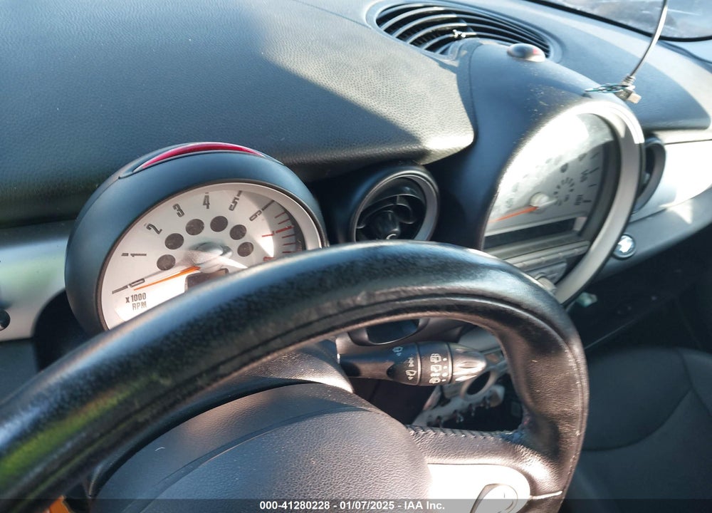 2009 MINI COOPER VIN: WMWMF33549TW78848