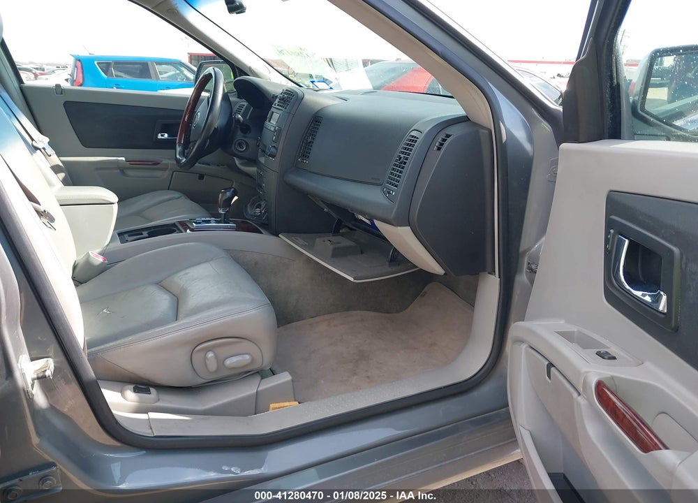 2005 CADILLAC SRX V6 VIN: 1GYEE637050220906