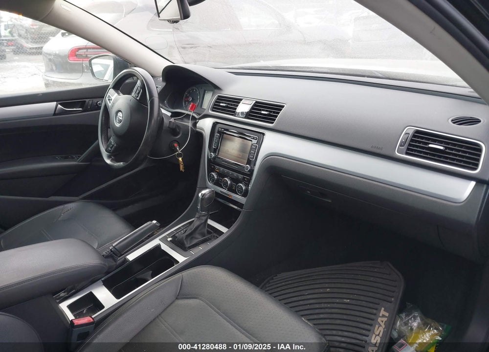 2012 VOLKSWAGEN PASSAT 2.5L SE VIN: 1VWBP7A36CC110038