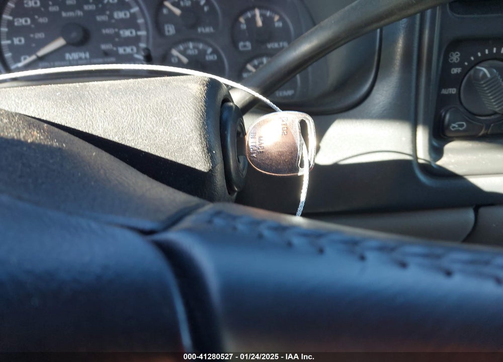 2002 CHEVROLET TAHOE LT VIN: 1GNEK13Z22J183129