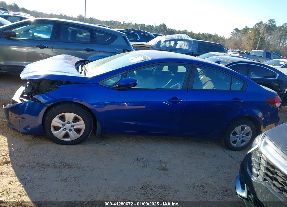 2017 KIA FORTE VIN: 3KPFK4A76HE052419