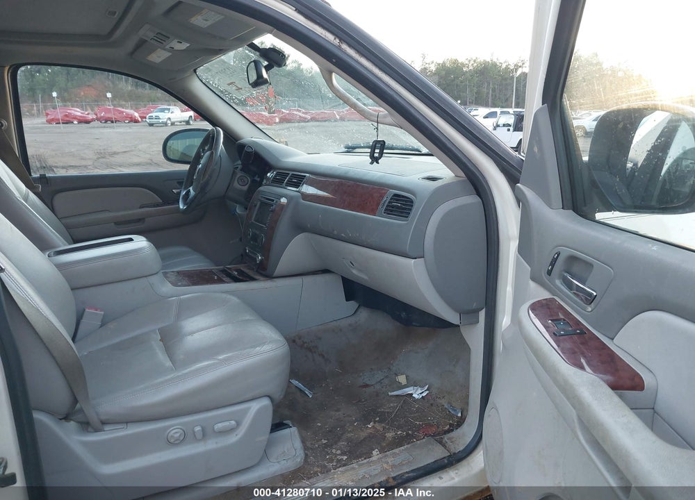 2008 CHEVROLET TAHOE LTZ VIN: 1GNFC13088R183813