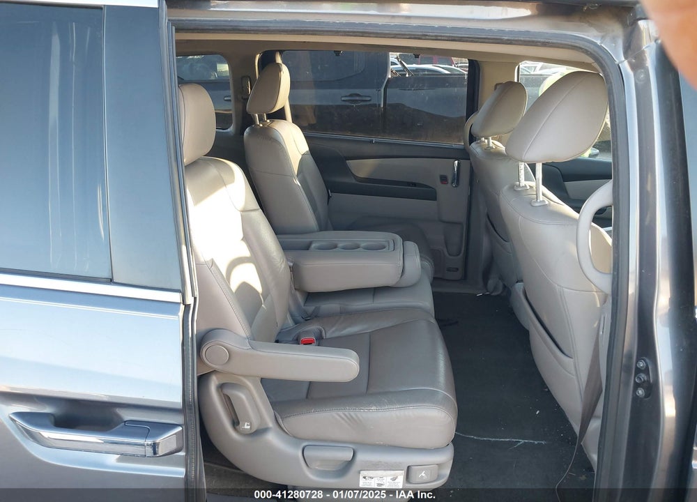 2015 HONDA ODYSSEY EX-L VIN: 5FNRL5H64FB011582