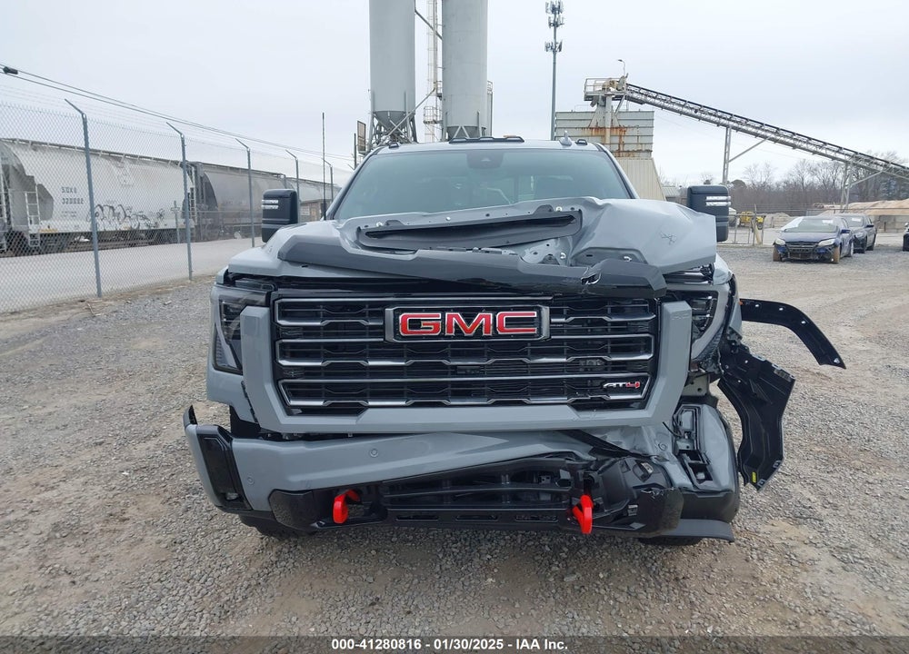 2025 GMC SIERRA 3500HD 4WD  STANDARD BED AT4 VIN: 1GT4UVEY1SF150944
