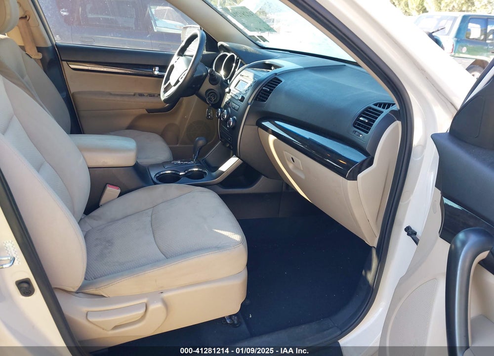 2011 KIA SORENTO LX VIN: 5XYKT4A18BG015146
