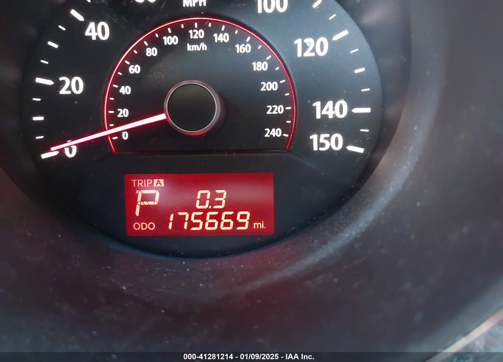 2011 KIA SORENTO LX VIN: 5XYKT4A18BG015146