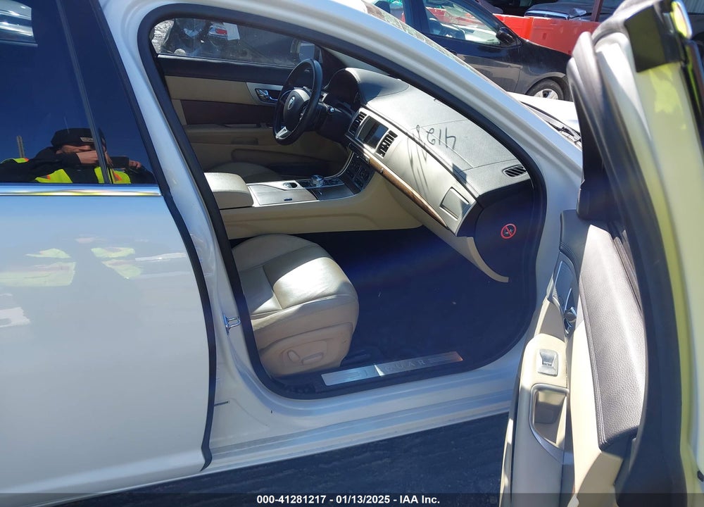 2013 JAGUAR XF VIN: SAJWA0E74D8S96856