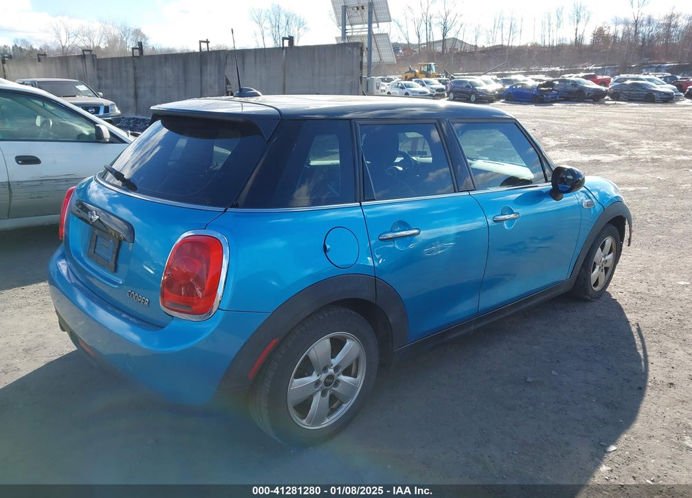 2016 MINI HARDTOP VIN: WMWXU1C57G2D11858