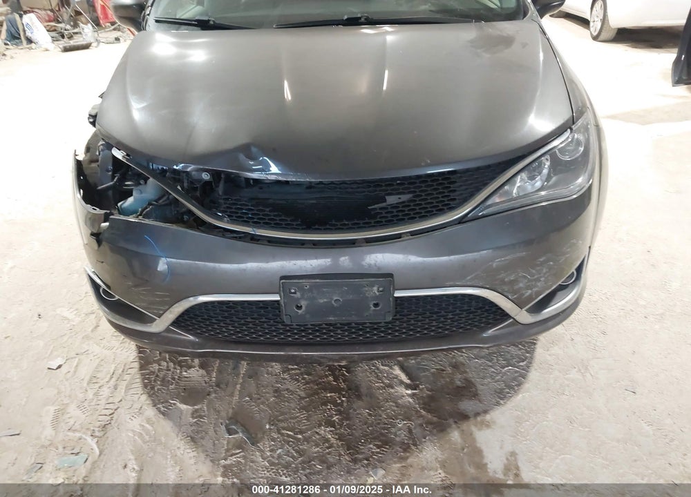 2018 CHRYSLER PACIFICA TOURING L VIN: 2C4RC1BG2JR214400