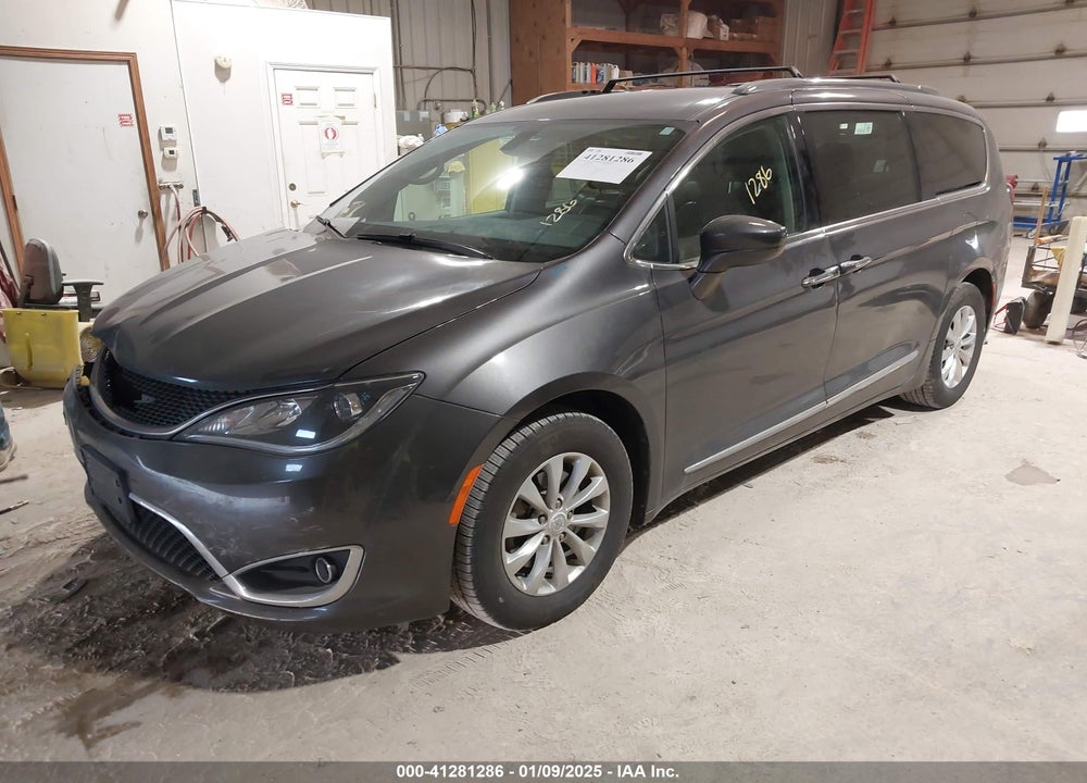 2018 CHRYSLER PACIFICA TOURING L VIN: 2C4RC1BG2JR214400