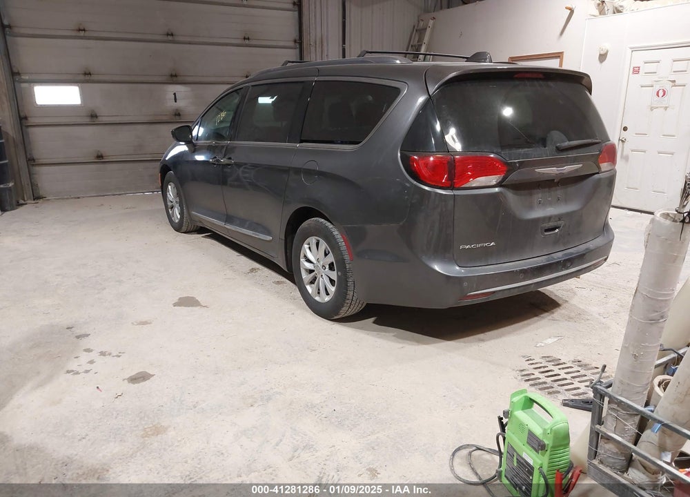 2018 CHRYSLER PACIFICA TOURING L VIN: 2C4RC1BG2JR214400