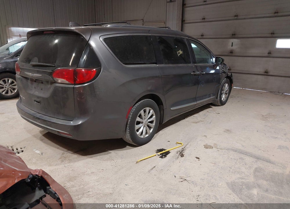 2018 CHRYSLER PACIFICA TOURING L VIN: 2C4RC1BG2JR214400