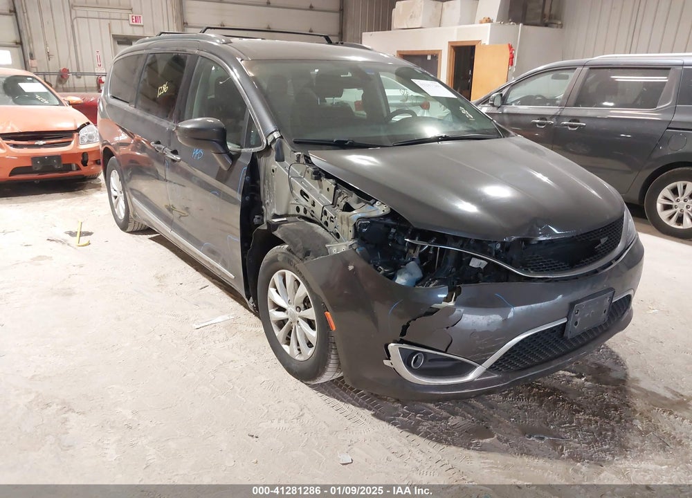 2018 CHRYSLER PACIFICA TOURING L VIN: 2C4RC1BG2JR214400