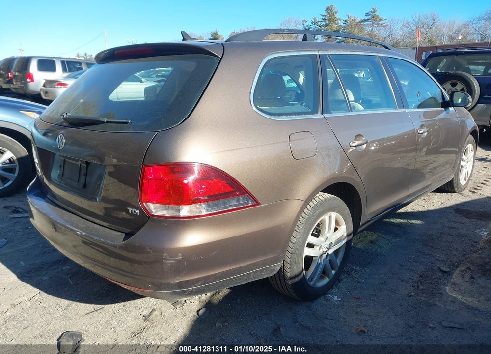 2011 VOLKSWAGEN JETTA SPORTWAGEN 2.0L TDI VIN: 3VWML7AJ6BM671176